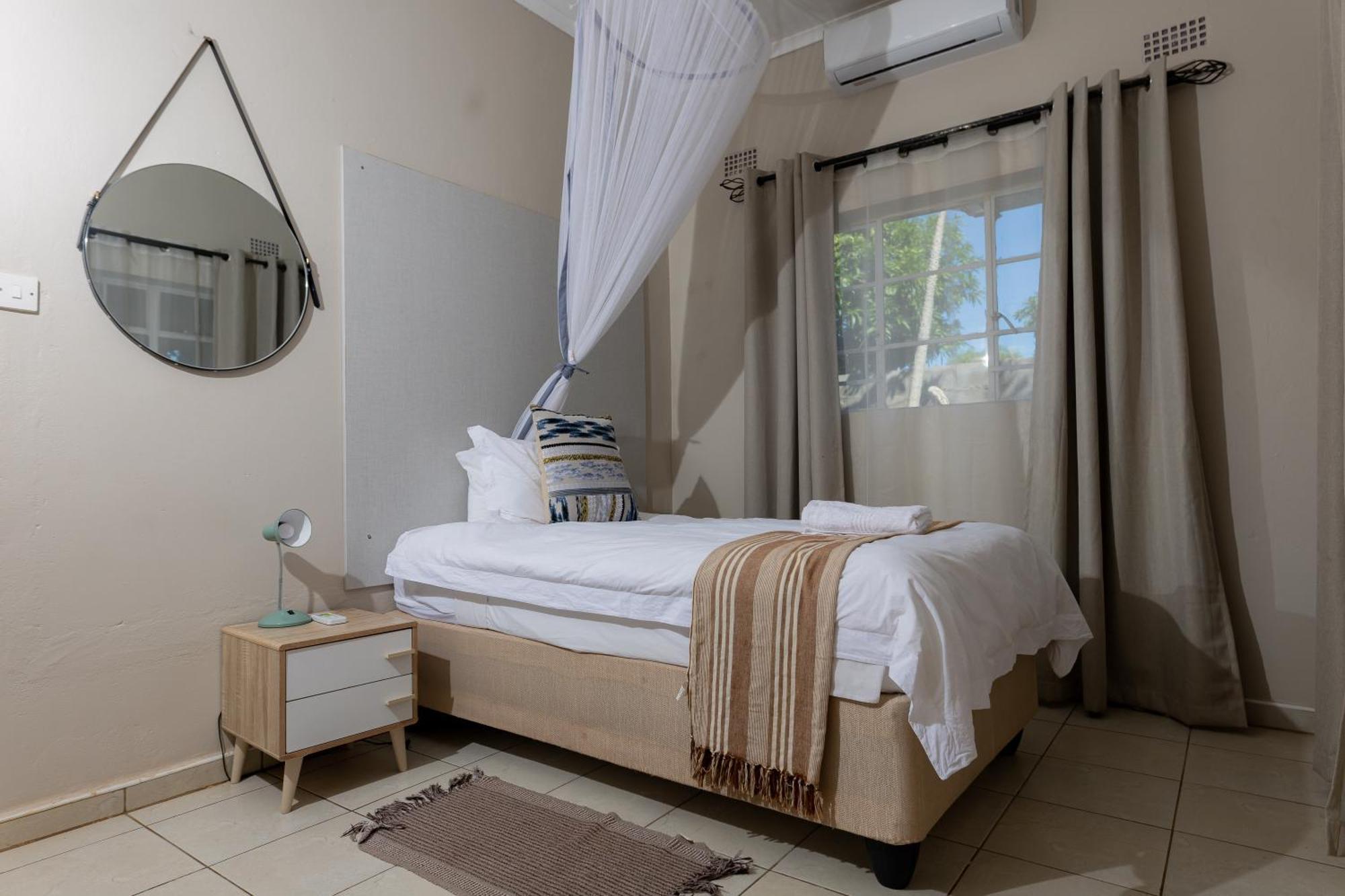 Hungwe House Villa Victoria Falls Exterior photo