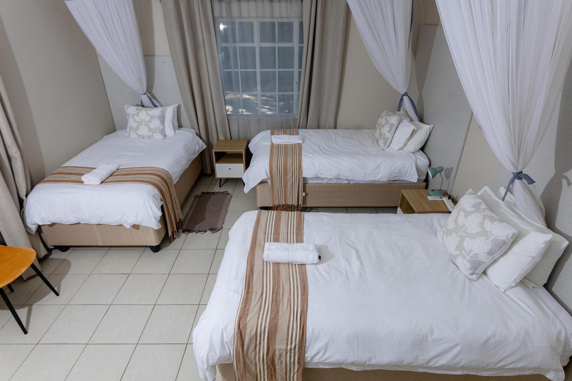 Hungwe House Villa Victoria Falls Exterior photo
