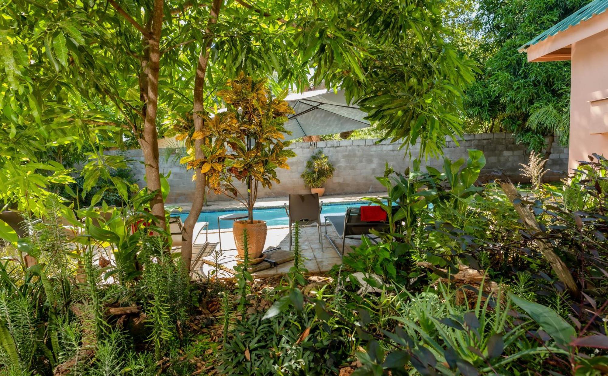 Hungwe House Villa Victoria Falls Exterior photo