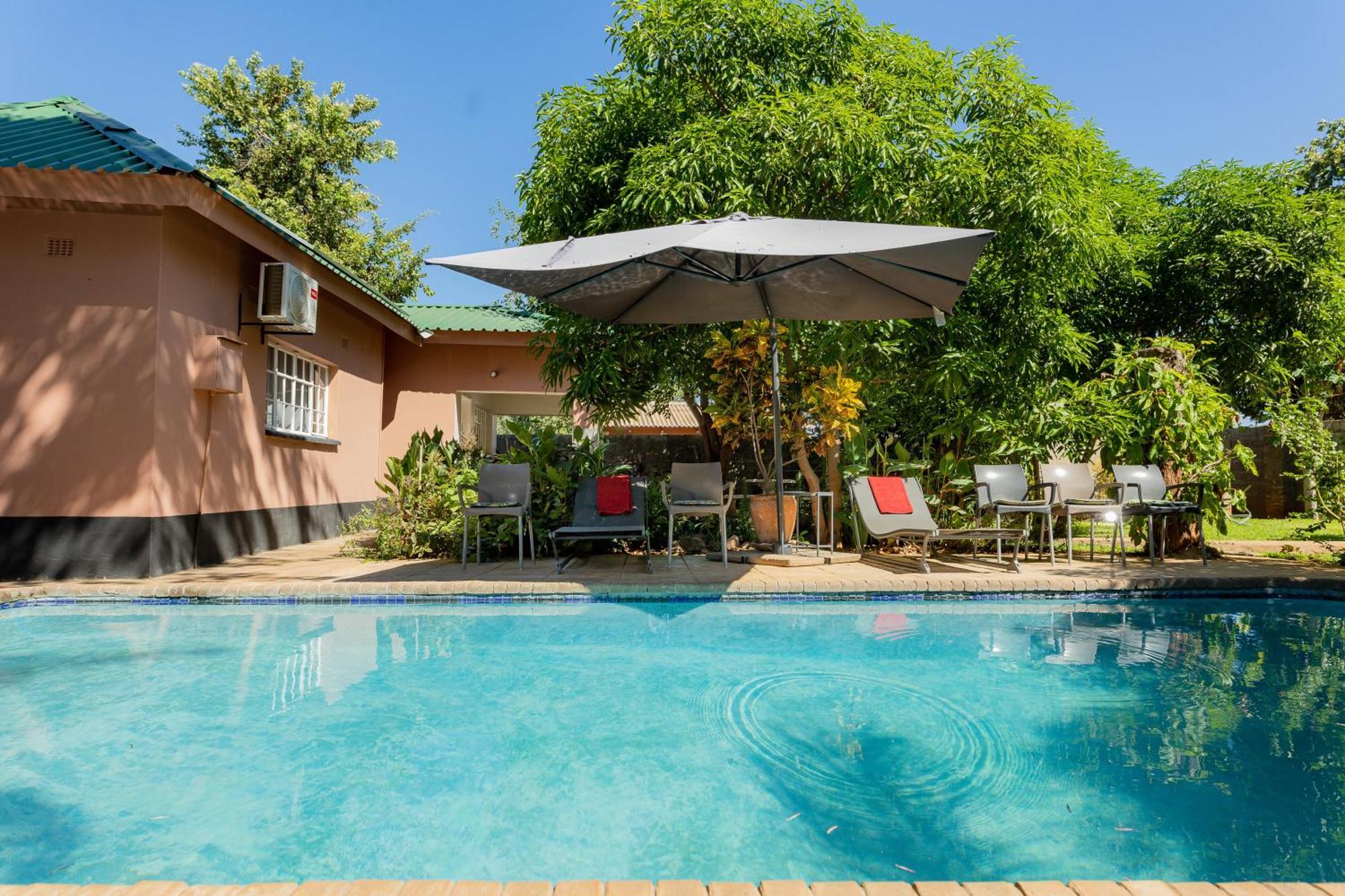 Hungwe House Villa Victoria Falls Exterior photo